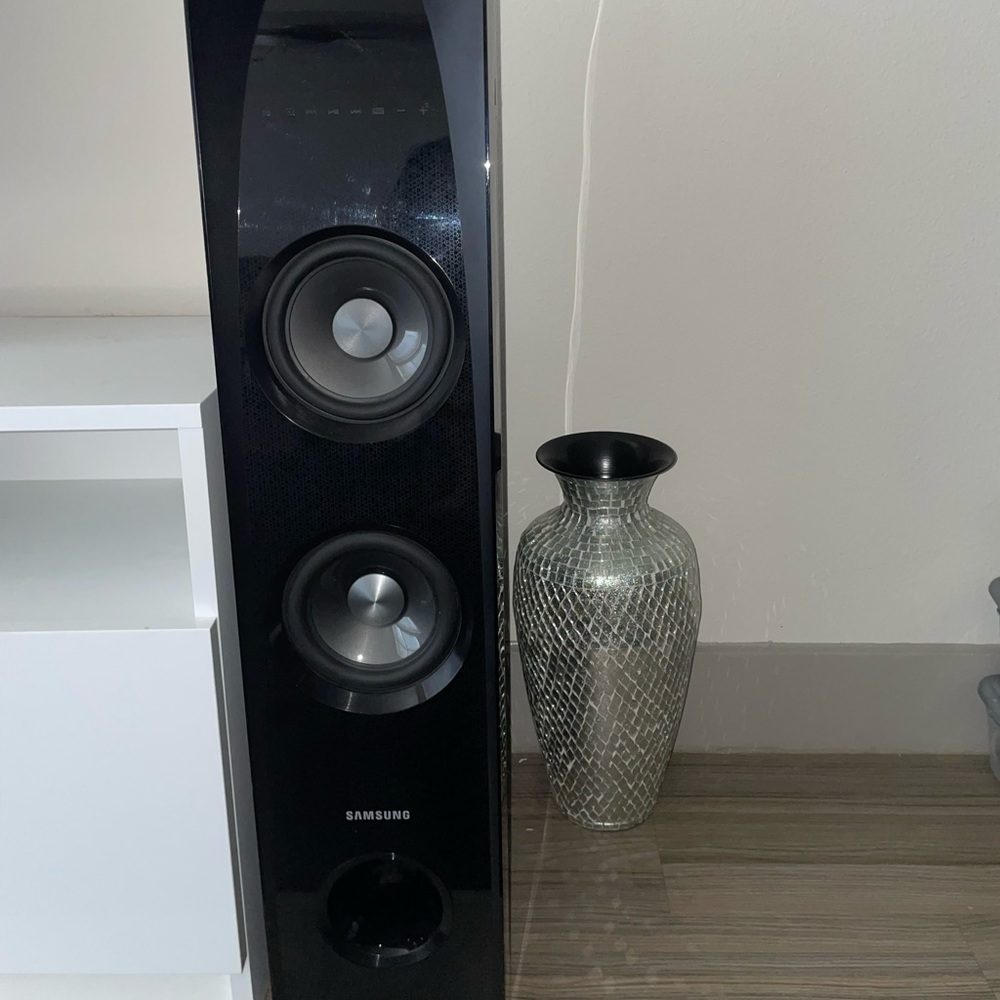 SAMSUNG TW-J5500-2.2 Channel 350 Watt Wired Audio Bluetooth SoundTower Bundle